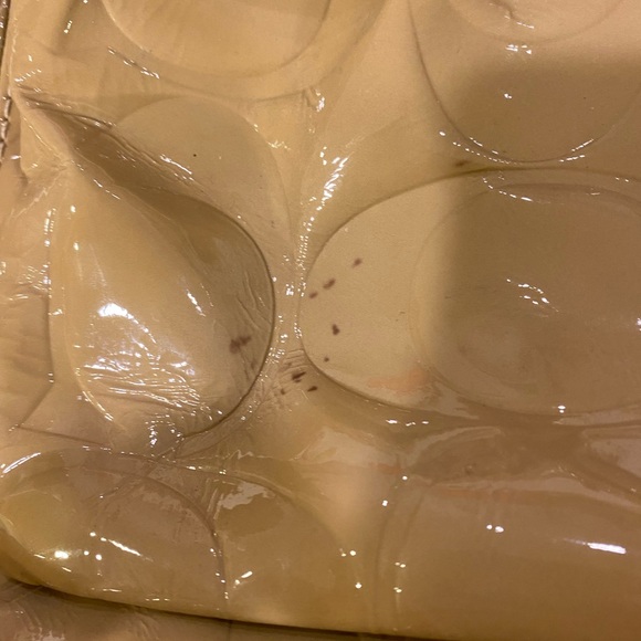 Coach patent leather beige tote with zipper top and front and back pocket - Picture 8 of 8